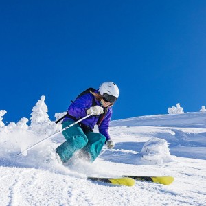 九游手机游戏-_户外足球场：绿色空间中的运动新体验_，室外足球场标准尺寸